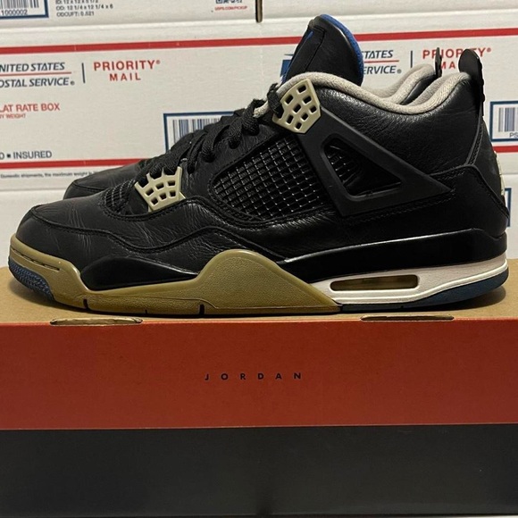 Nike Air Jordan 4 Retro “Motorsports Alternate” 2017
Sneakers shoes streetwear main image 7